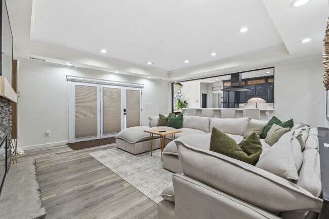 Building Photo - Peaceful and Luxury Living on 3+ Acres