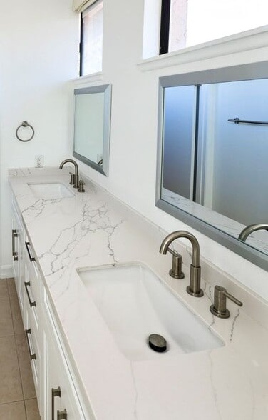 Building Photo - 5053 Ambridge Dr