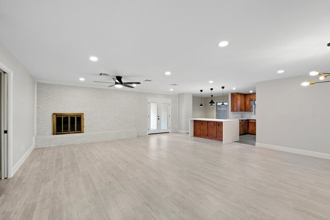 Building Photo - 5911 Rutherglenn Dr