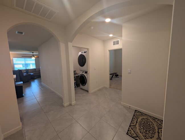 Building Photo - Modern 4-Bedroom Home with Large Backyard ...