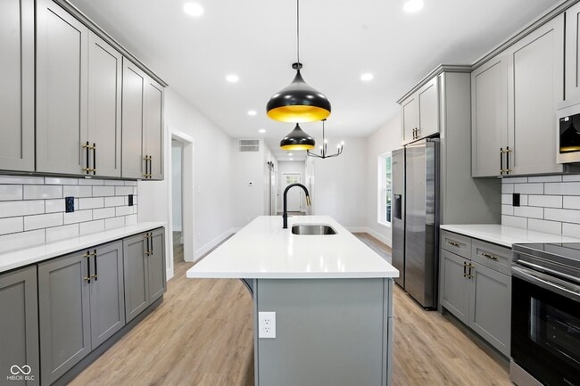 Building Photo - 4623 Rookwood Ave