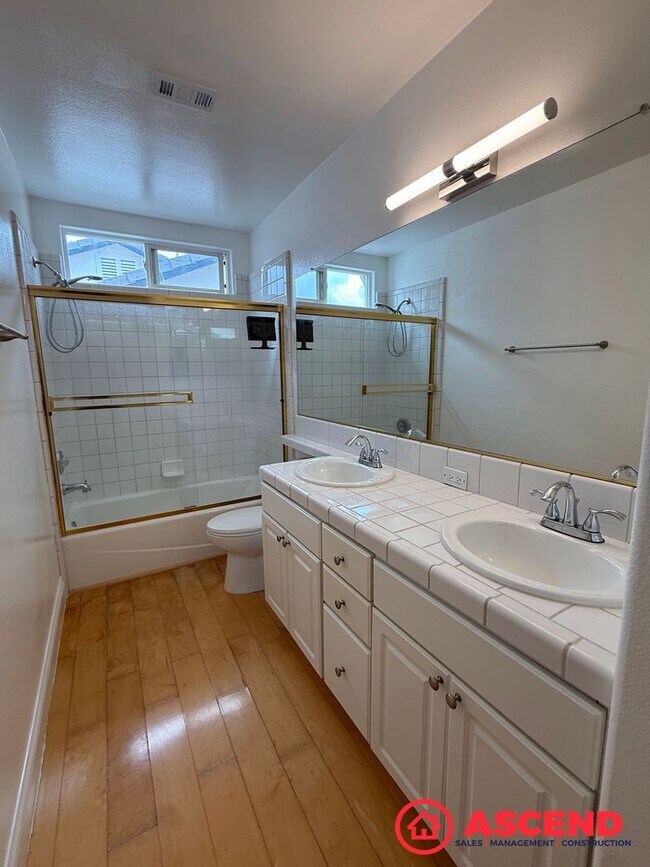 Building Photo - Spacious 4 Bed / 3 Bath Home in Haggin Oaks!