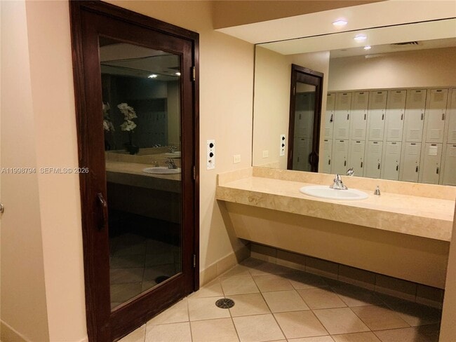 Building Photo - 801 Brickell Key Blvd