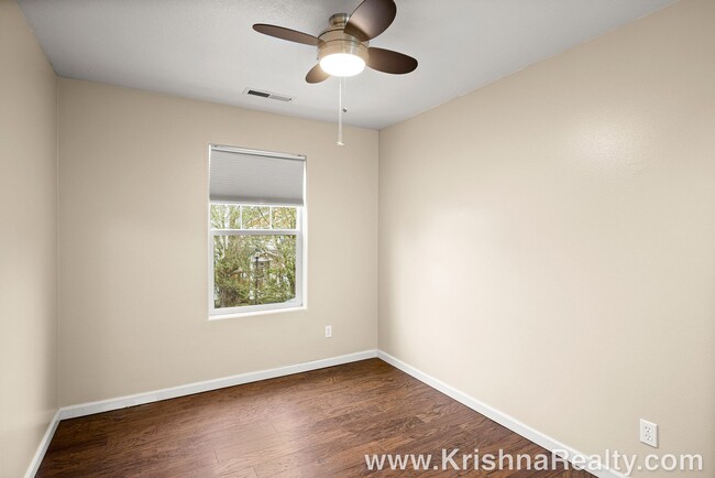 Building Photo - Charming **UPDATED** 3 BD* 2.5 BA* Single ...