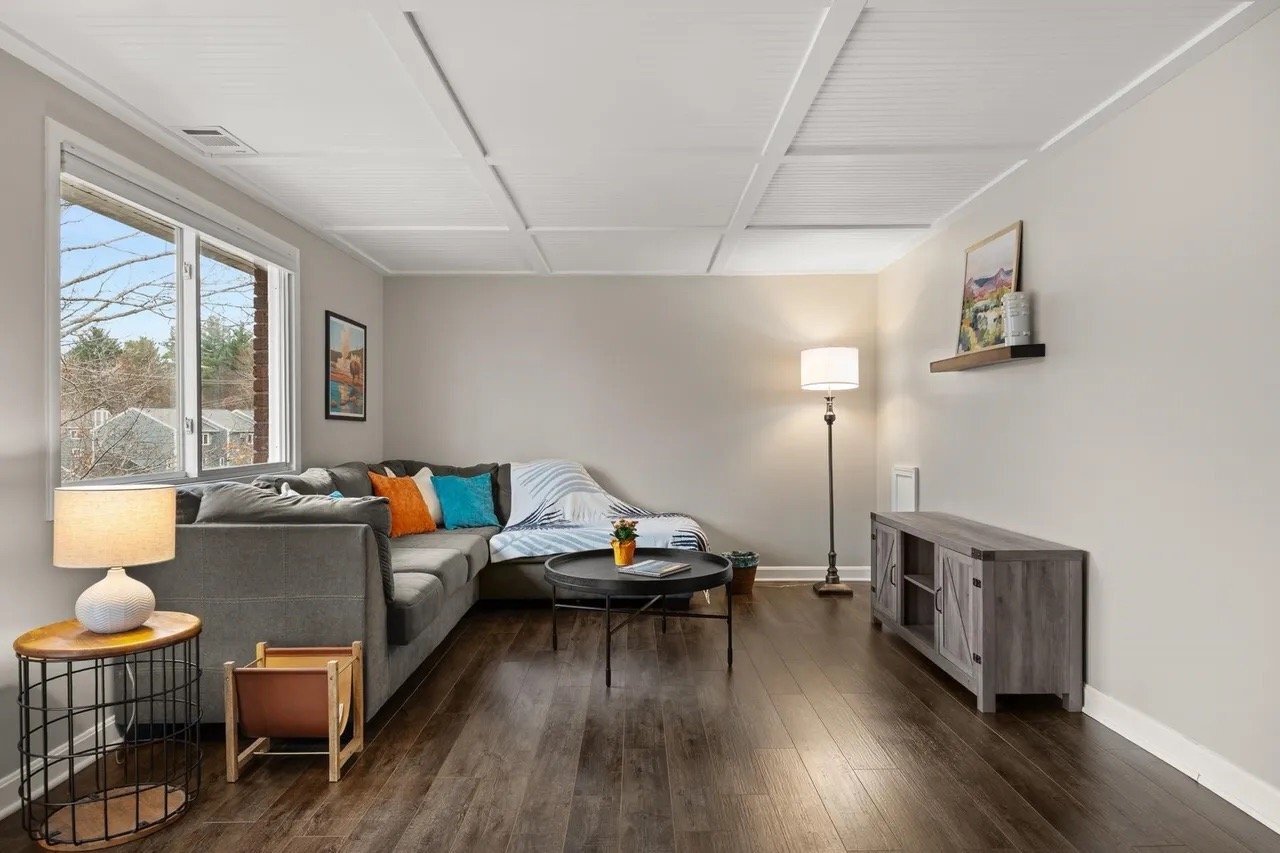 Building Photo - 478 Seabury