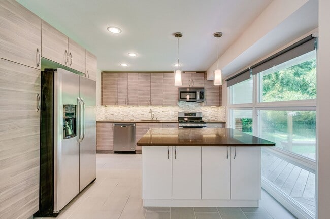 Building Photo - 4228 San Carlos Dr