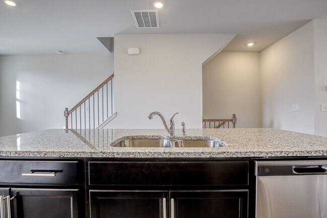 Building Photo - 2437 Kasota Ln