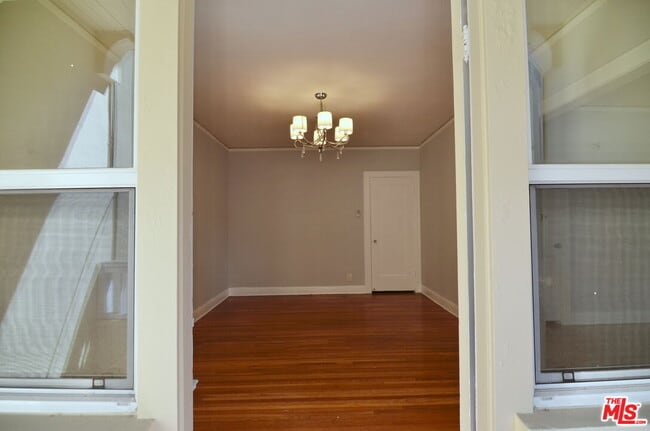 Building Photo - 2021 N Vermont Ave