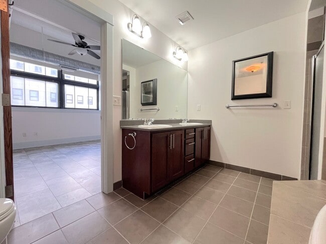 Building Photo - 210 Ellicott St