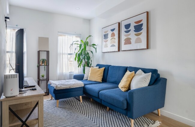 Building Photo - 12 W 52nd St