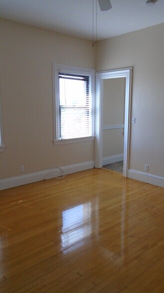 Building Photo - 1402 Beacon St