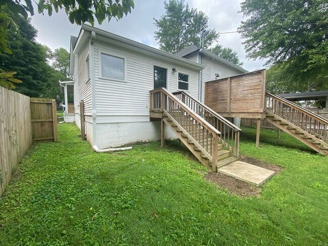 Building Photo - Amazing Updated One Bedroom in South Nashv...
