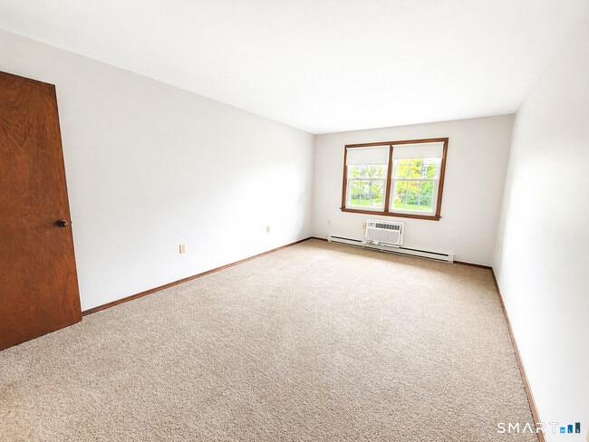 Building Photo - 200 Laura Ln