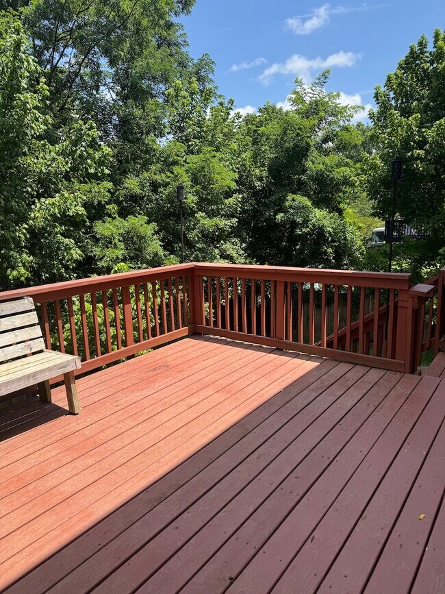 Building Photo - 652 Winding Bluff Way