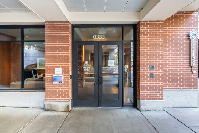 Building Photo - 10333 Main St