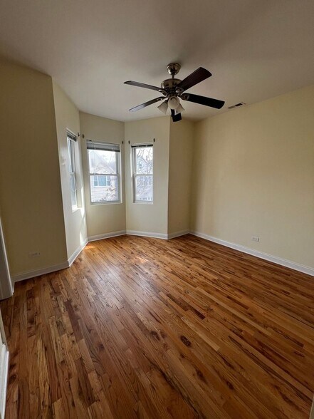 Building Photo - 4528 S Hermitage Ave