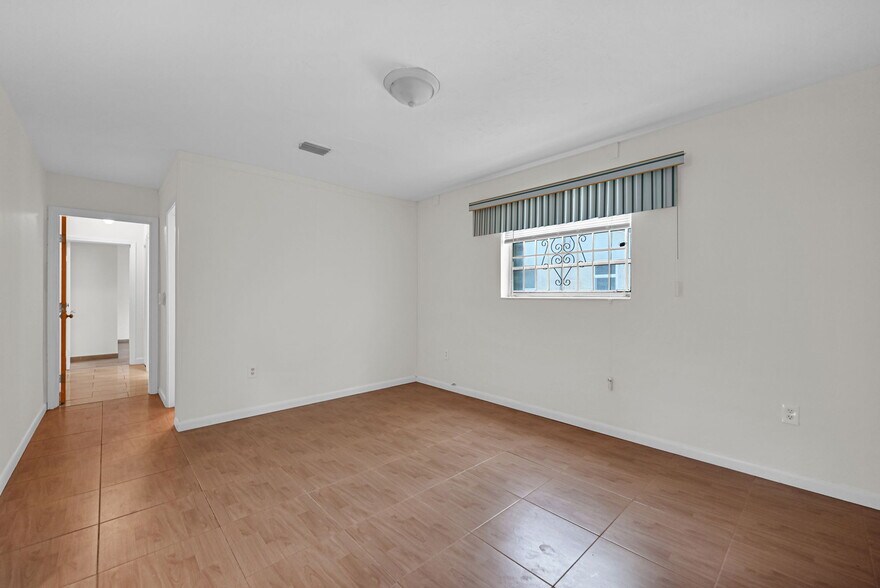 Building Photo - 244 NW 43rd St