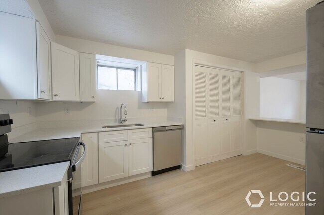 Building Photo - 3151 Quincy Ave