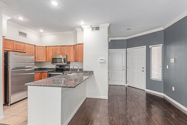 Building Photo - STUNNING UPDATED 1 BED / 1 BATH BILTMORE A...