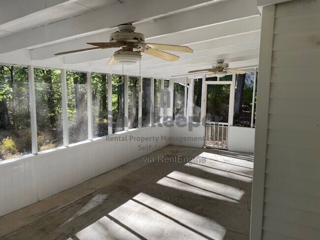 Building Photo - 385 Burch Rd