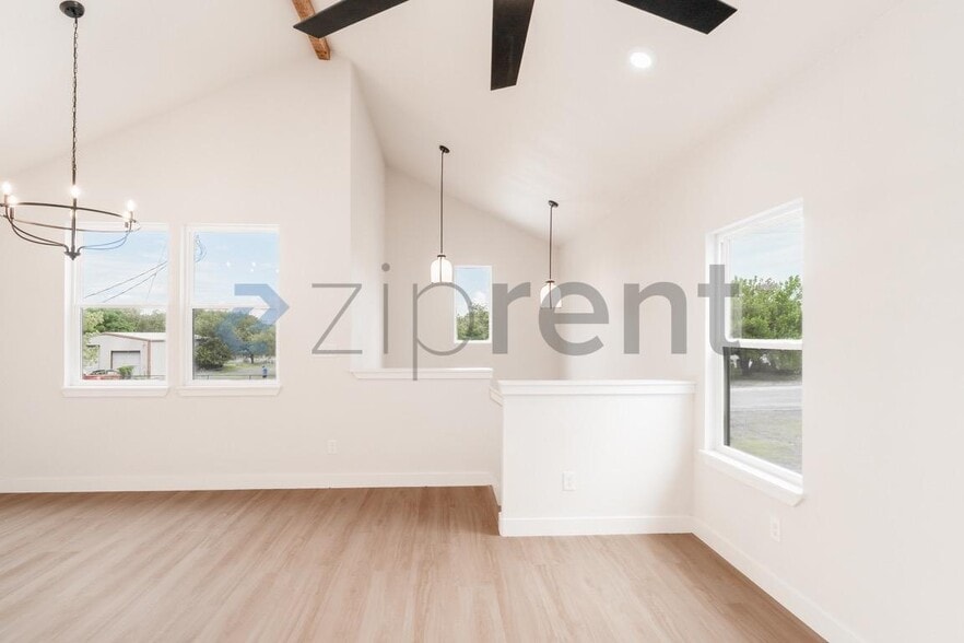 Building Photo - Unit A