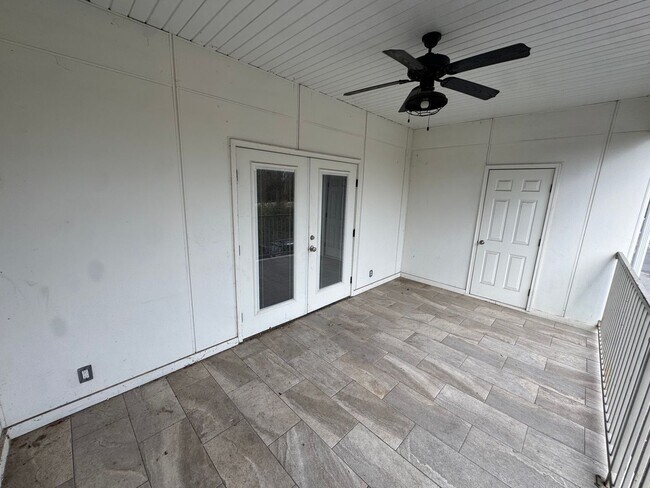 Building Photo - 1666 S Razorback Rd