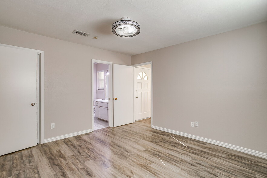 Building Photo - 1706 Larkspur Dr