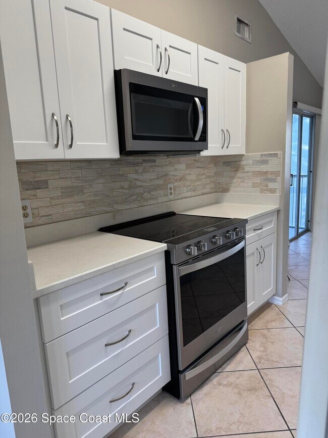 Building Photo - 118 Beach Park Ln