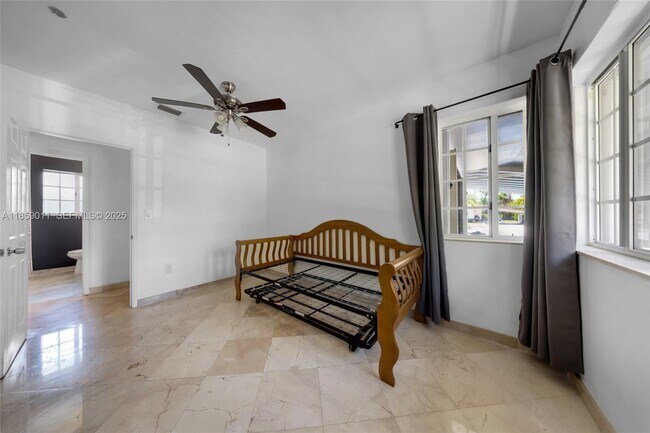 Building Photo - 1700 N Treasure Dr