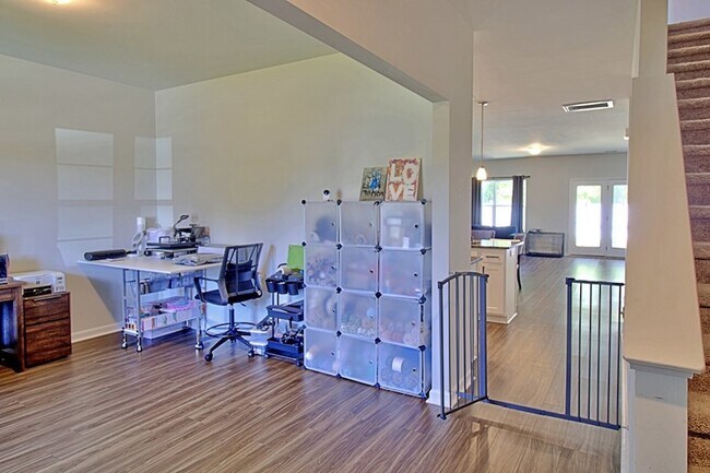 Building Photo - 147 Enclave Wy