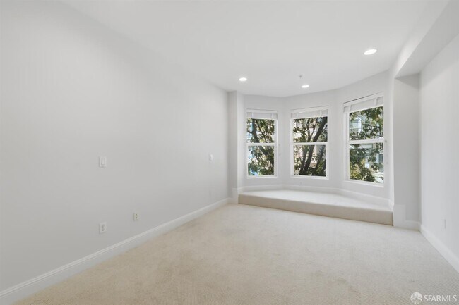 Building Photo - 425 14th St