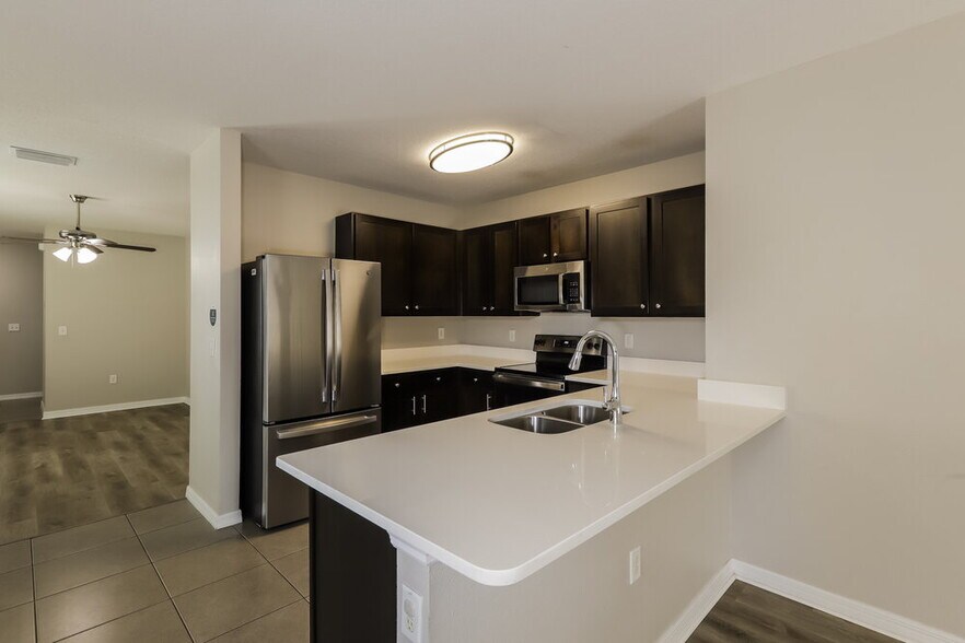 Building Photo - 10529 Whispering Hammock Dr