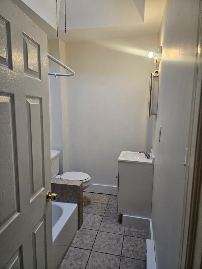 Building Photo - Well Priced Home - Elmwood Park