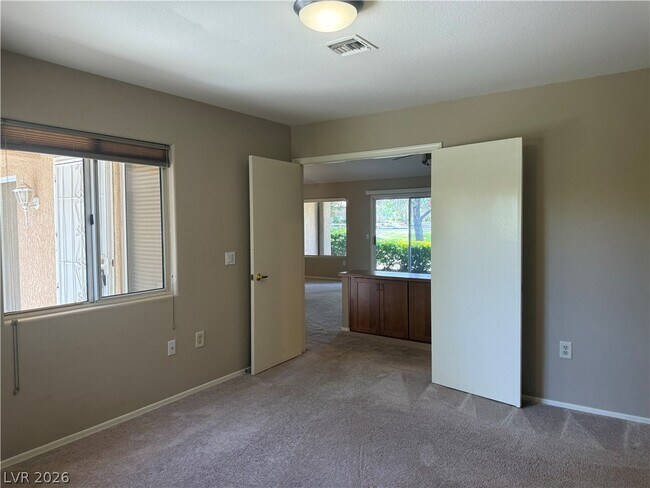 Building Photo - 2425 Showcase Dr