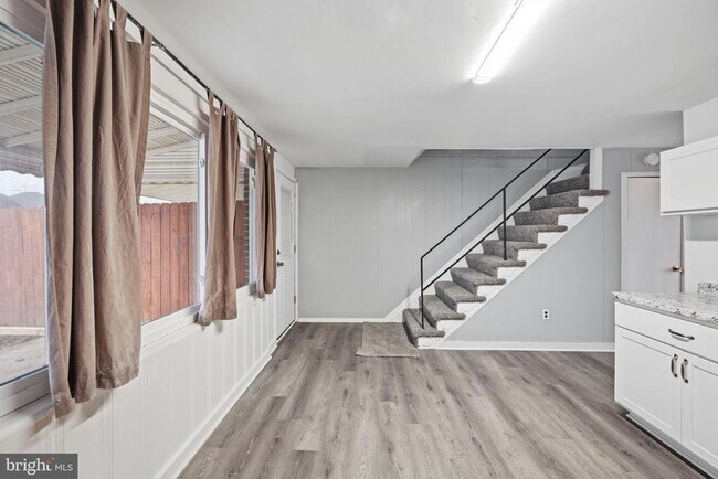 Building Photo - 7911 Bank St