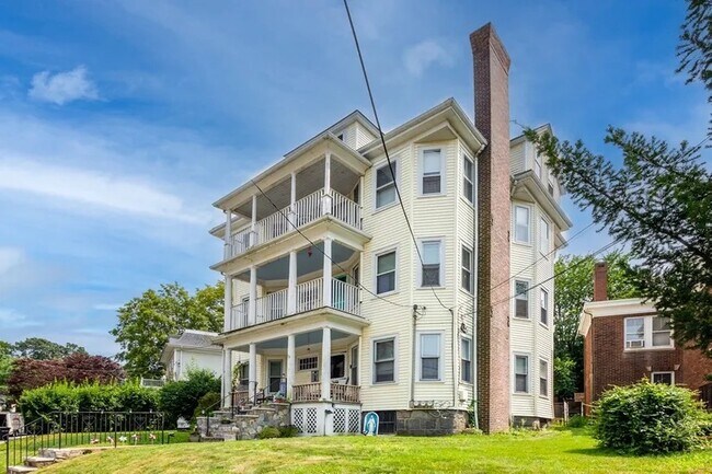 Building Photo - 33 Oak St