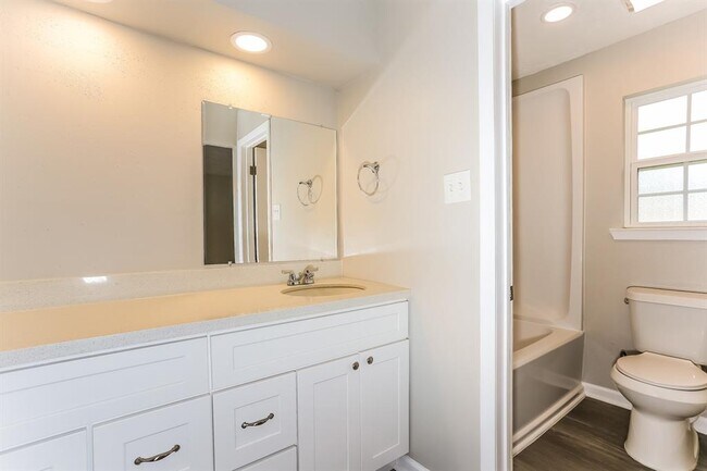 Building Photo - 1703 Willow Mill Dr