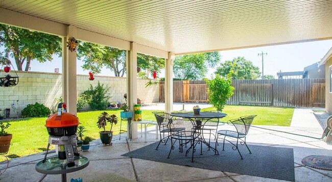 Building Photo - Gorgeous Southwest Home!