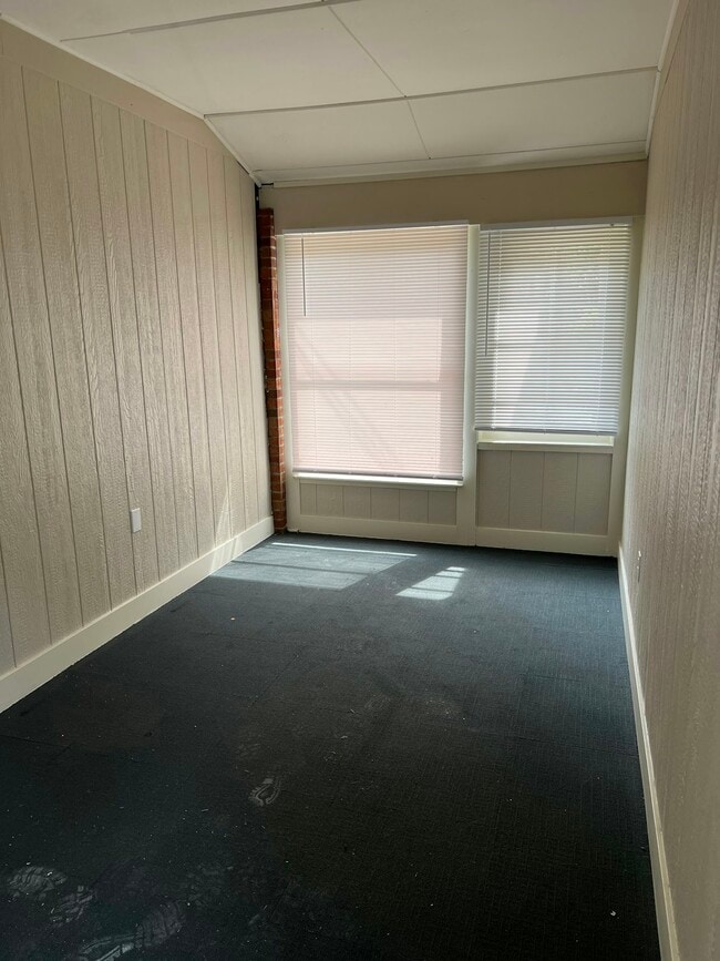 Building Photo - 816 N Monroe St