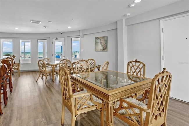 Building Photo - 601 Longboat Club Rd