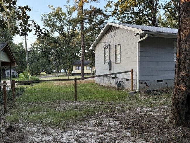 Building Photo - 3251 Crafton St