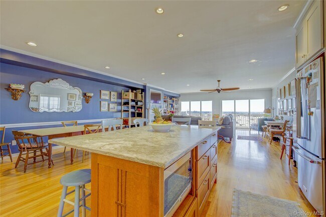 Building Photo - 1051 Oceanfront