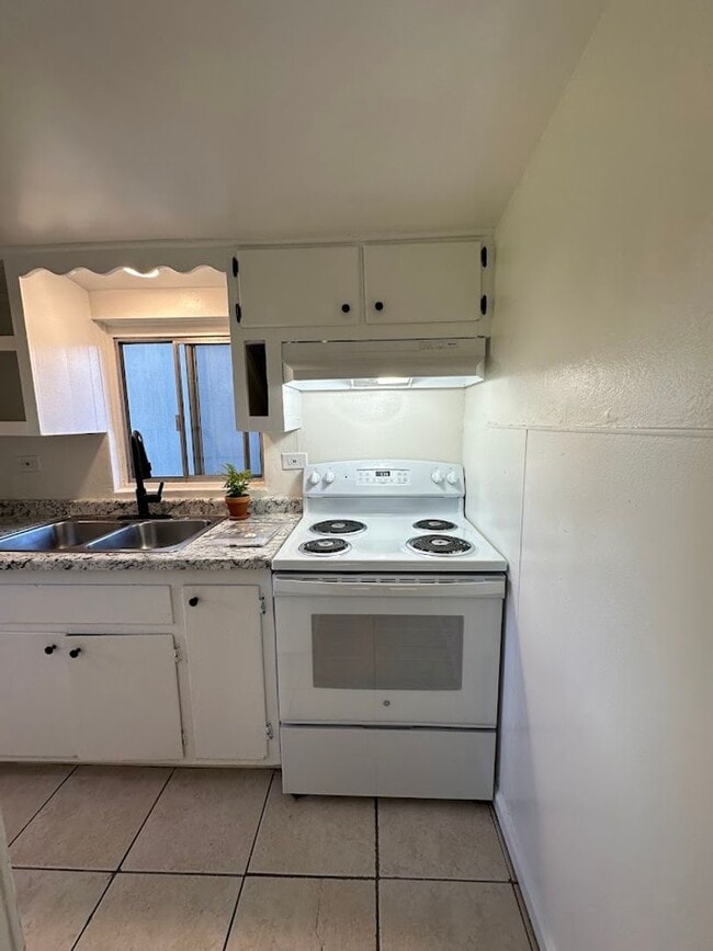 Building Photo - Charming One Bedroom in the Heart of Red Bluff! Pet Friendly!