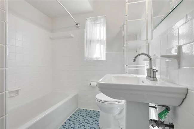 Building Photo - 104 Ardmore Pl NW