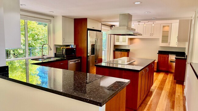 Building Photo - Spacious 4BR Bellevue Home with A/C, Office & Private Yard Near Microsoft