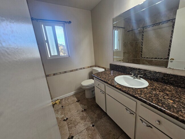 Building Photo - 1932 11th St