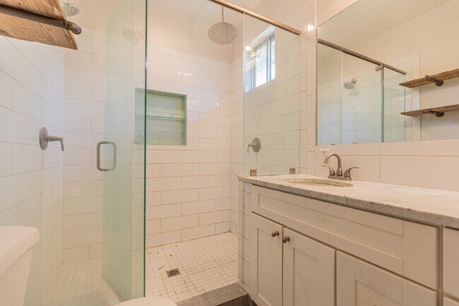 Building Photo - 209 Carolina St