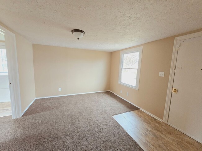 Building Photo - 3211 Dumesnil St