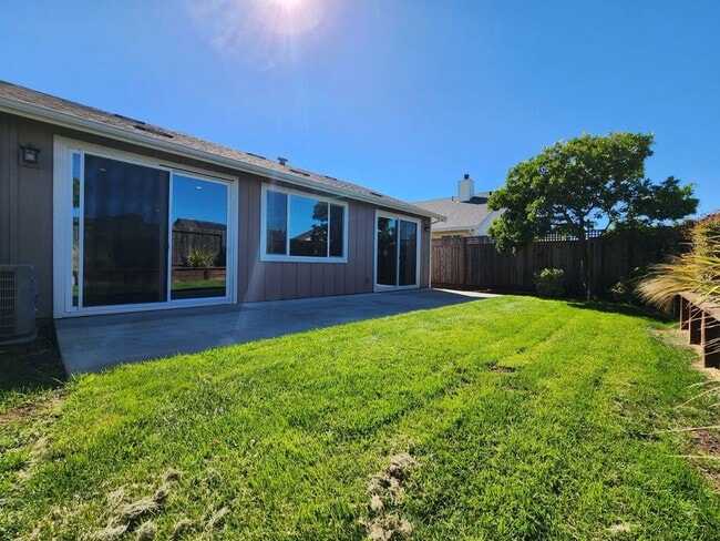 Building Photo - 3 Bedroom for Rent