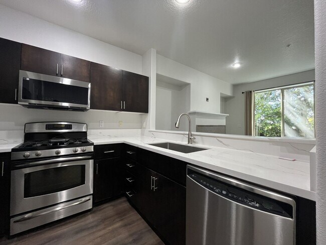 Building Photo - Beautifully Updated Bethany Townhome with Private Backyard and Modern Finishes